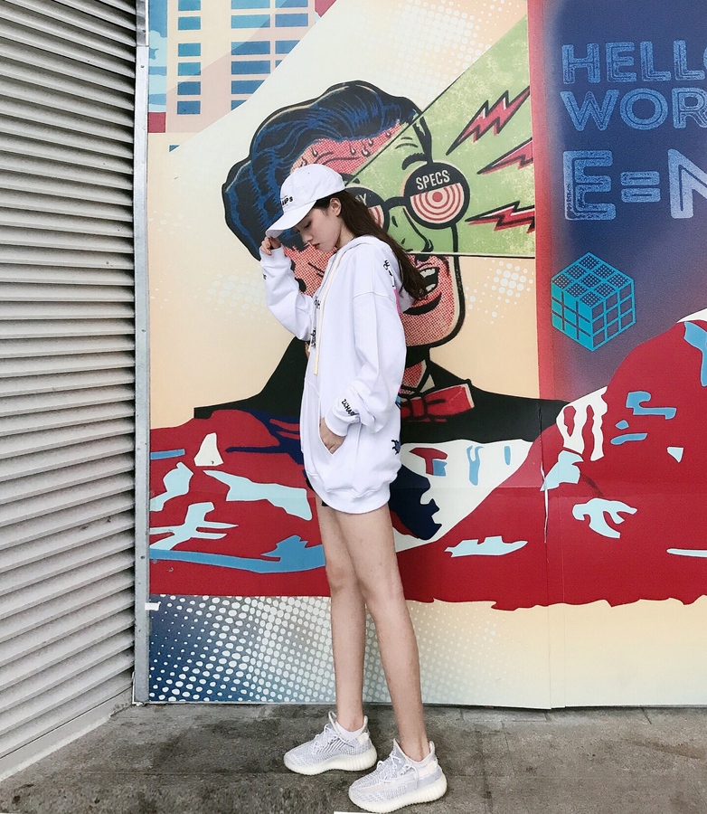 zachariah yeezy 显瘦搭配 白色 大长腿 时尚潮流