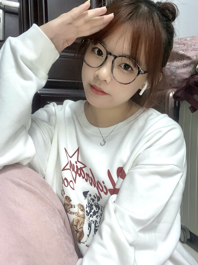 为什么易梦玲用手机拍照既高清又磨皮?美颜相机拯救原相机!易梦-美图社区-美图秀秀