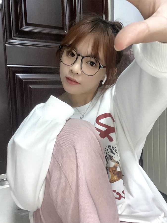 为什么易梦玲用手机拍照既高清又磨皮?美颜相机拯救原相机!易梦-美图社区-美图秀秀